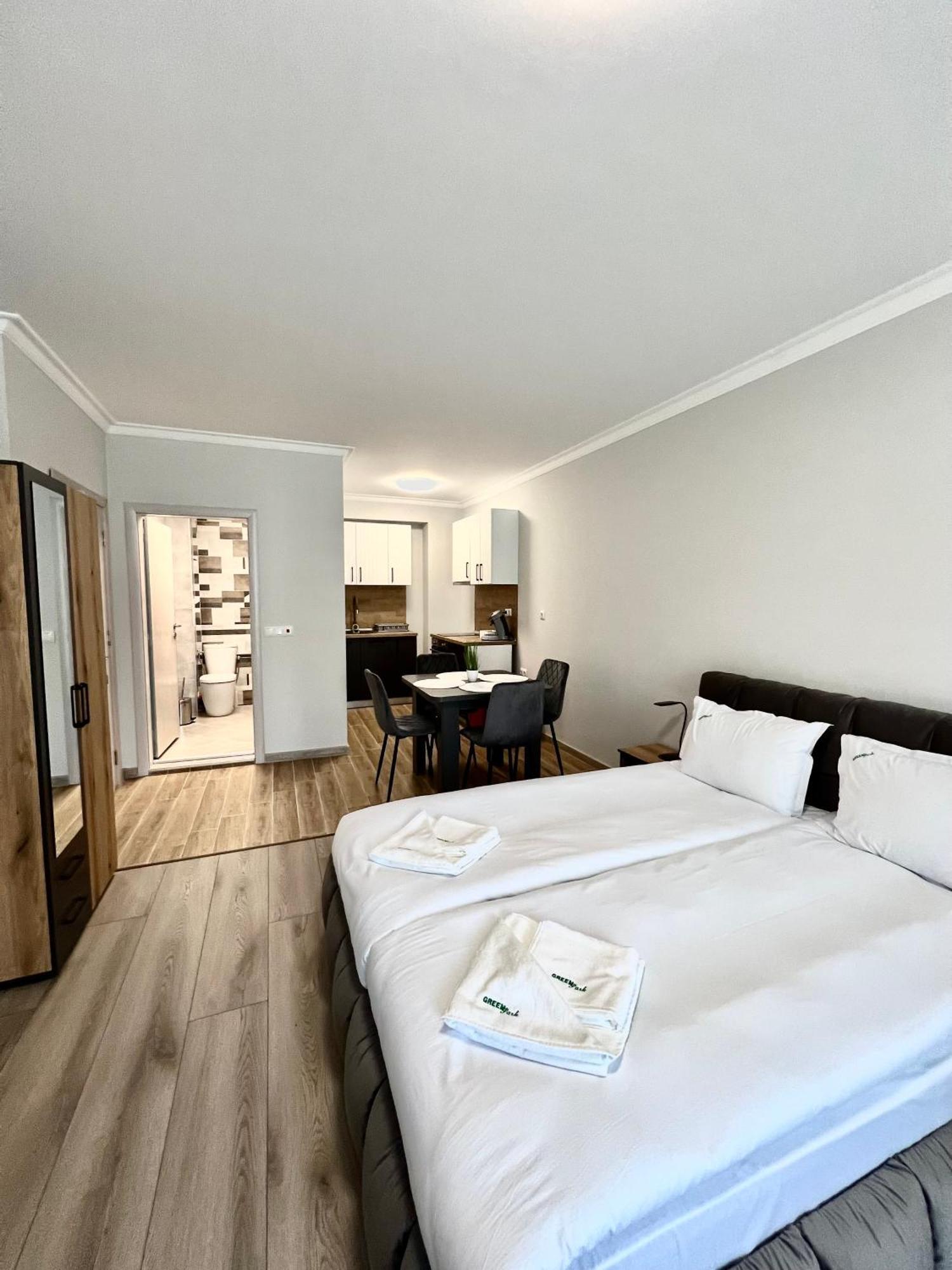 Green Park Apartments And Rooms For Guests أسينوفغراد المظهر الخارجي الصورة